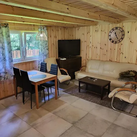 Lodge Borowe Chatki Nad Lubiszewem Lipusz