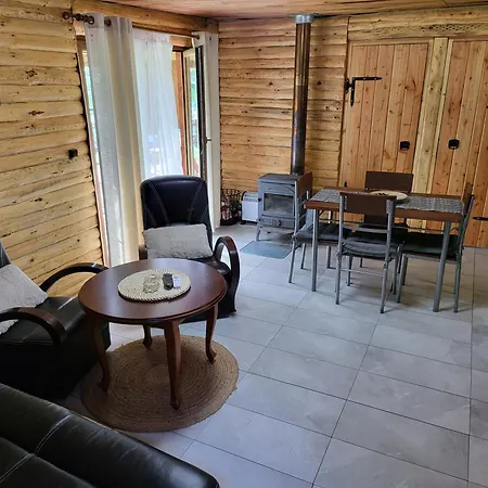 Borowe Chatki Nad Lubiszewem Lodge Lipusz